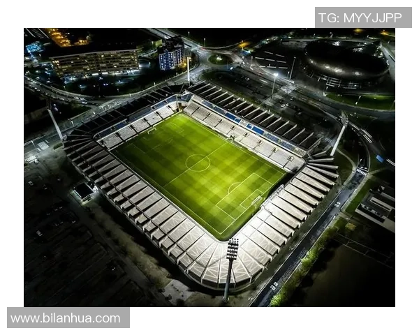 从绿茵场上的少年到世界之巅：盘点足球巨星的成长轨迹与年轻时光